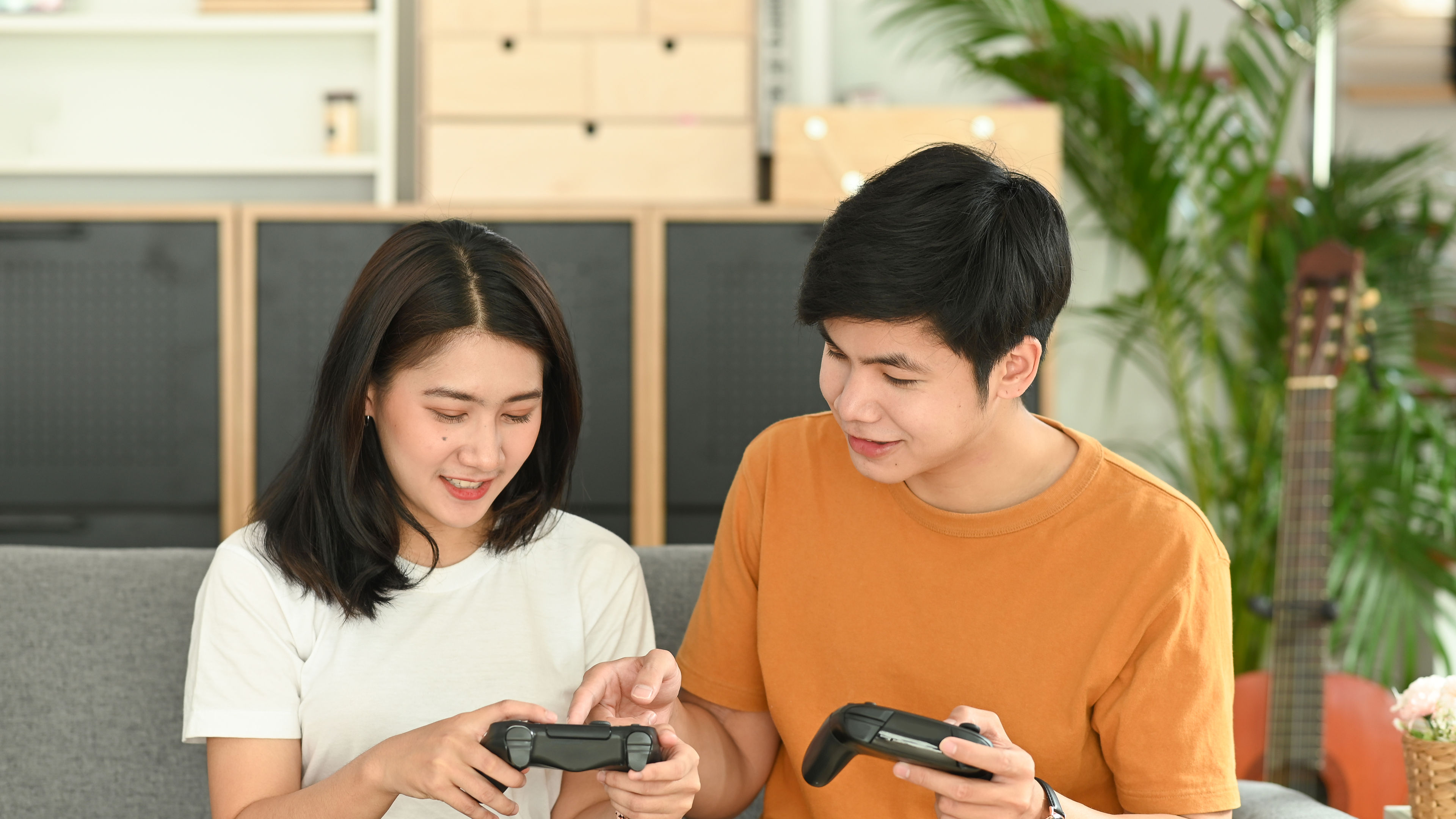 Couple gaming 