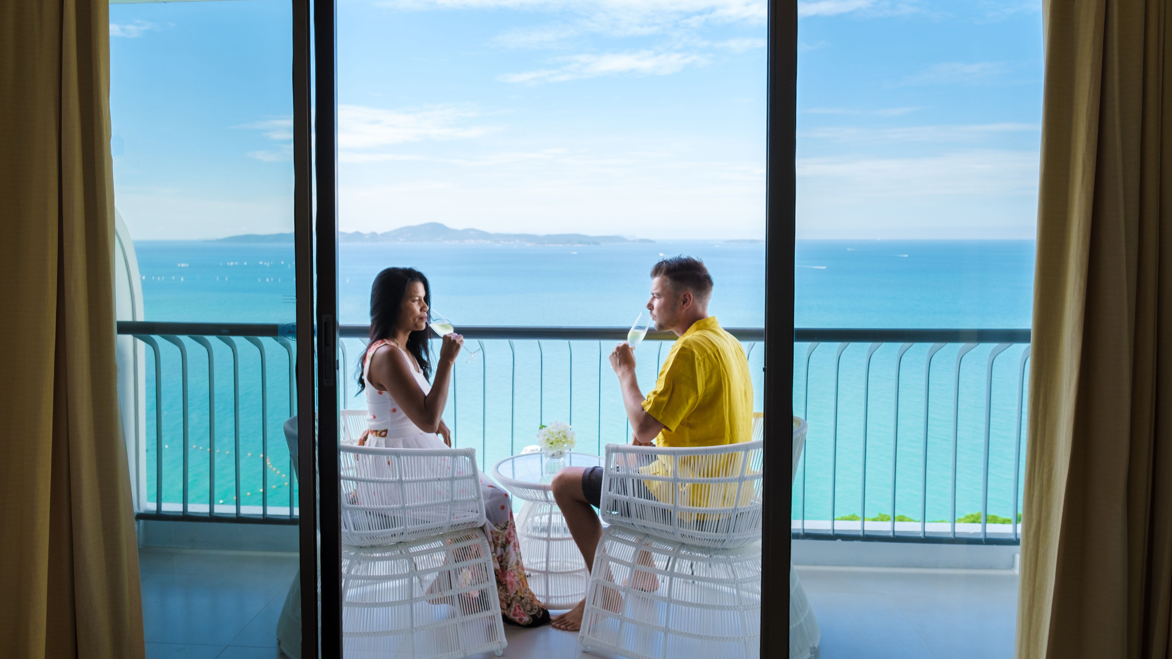 men and women drinking cocktails