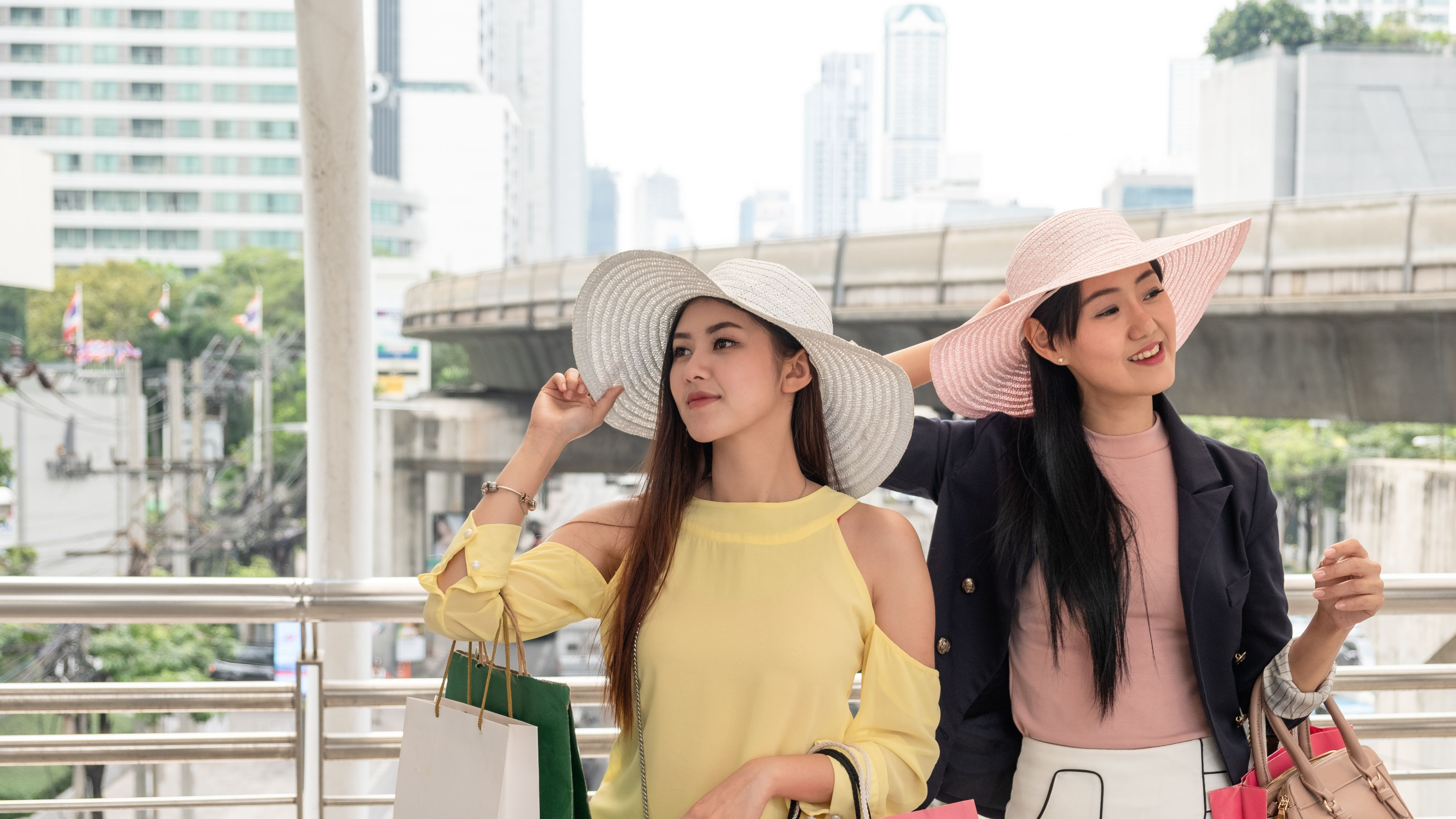 Two woman friedns with shopping bags
